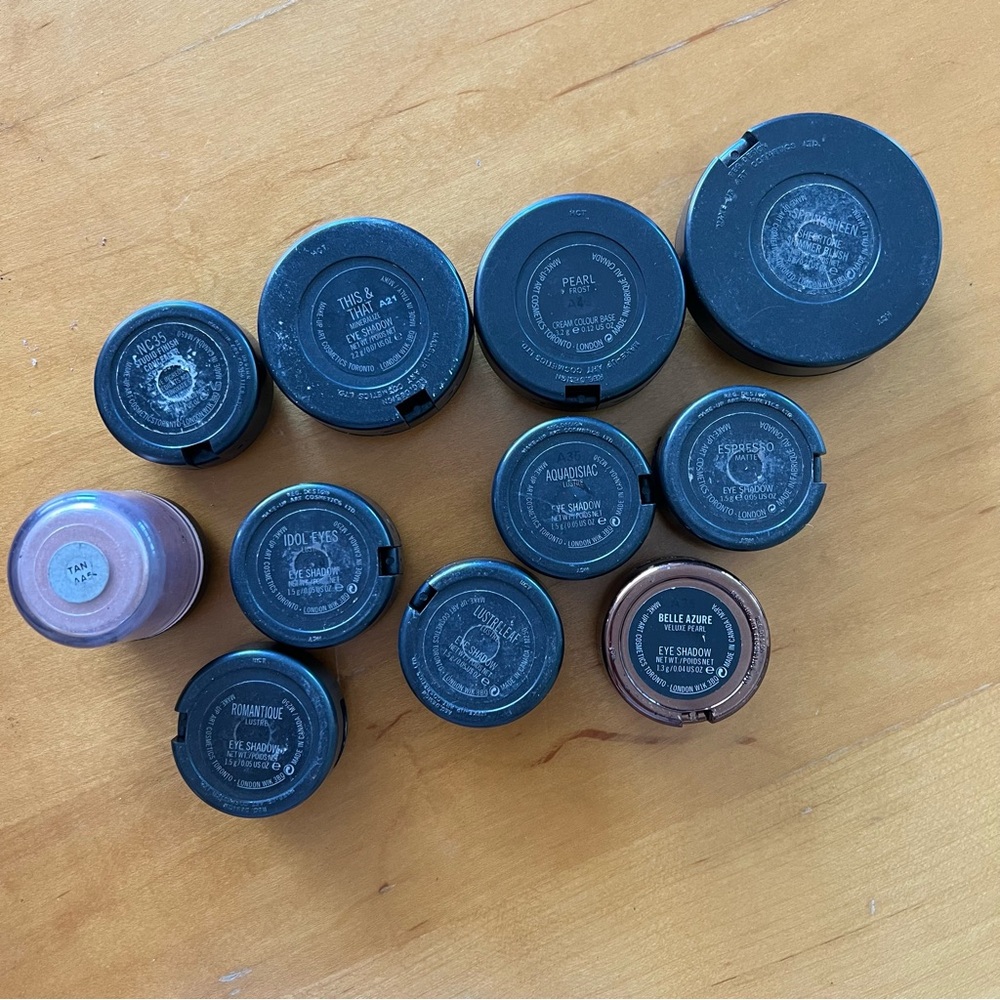 MAC Cosmetics Assorted Eyeshadow & More Bundle - Picture 4 of 4